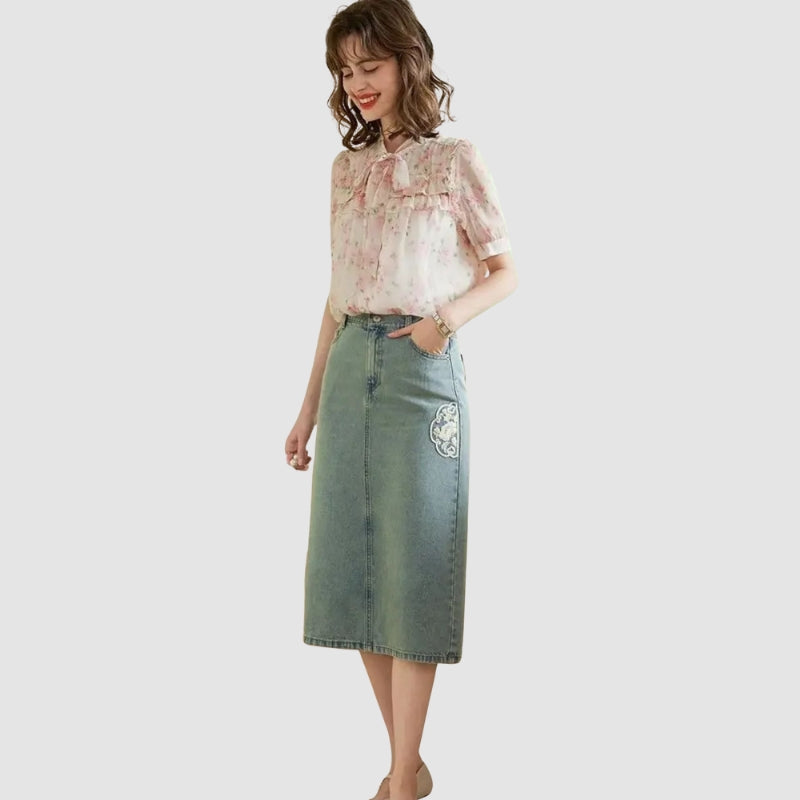 Emily – Short Sleeve Floral Blouse with Tie and Pearl Accents