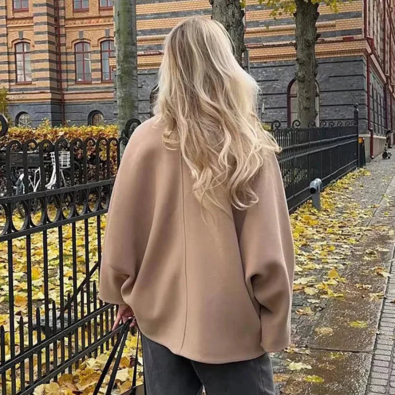 Harper – Cappotto oversize con chiusura a bottoni, colletto e tasche frontali