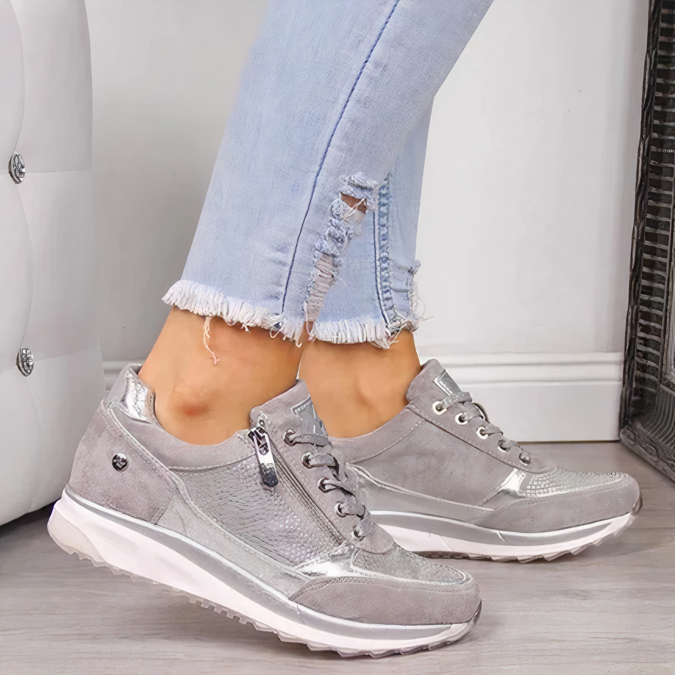 Ava - Stylish Sneakers with Laces and Zipper