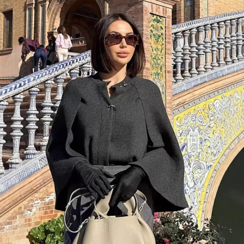 Taliah – Veste coupe ample avec col rond et boutons décoratifs