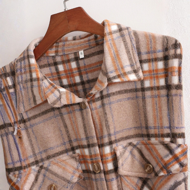 Cappotto a quadri da donna con cintura annodata