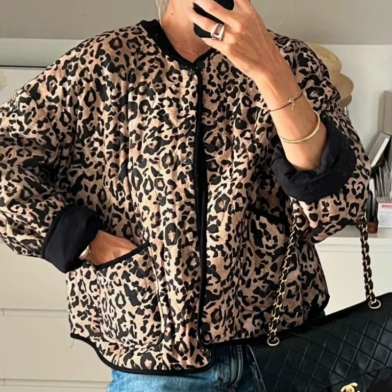 Julia – Manteau à manches longues avec poches et détails de boutons