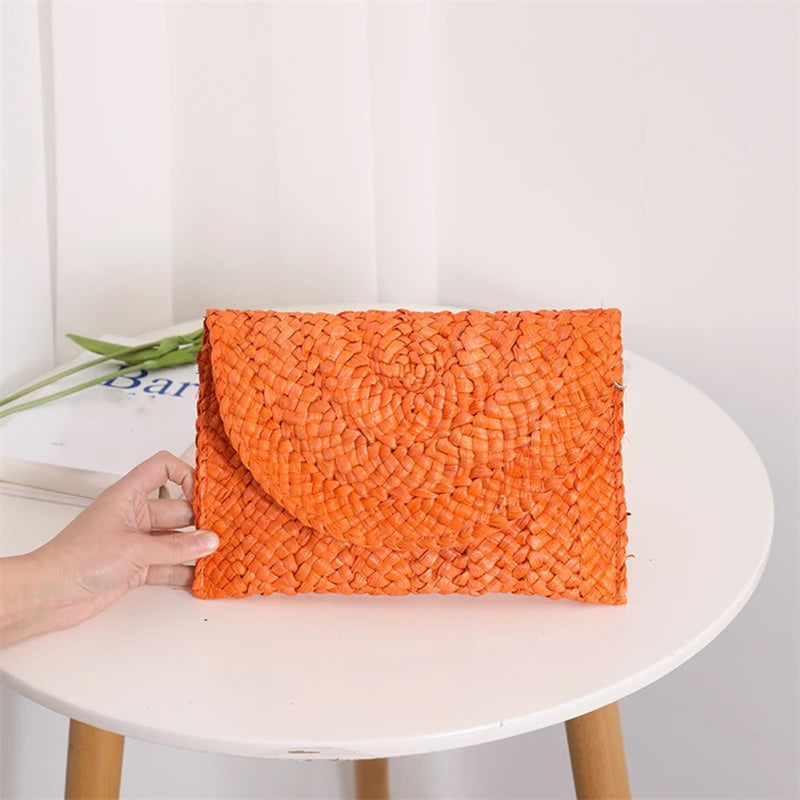 Janice – Geantă de mână cu clapetă și design dreptunghiular