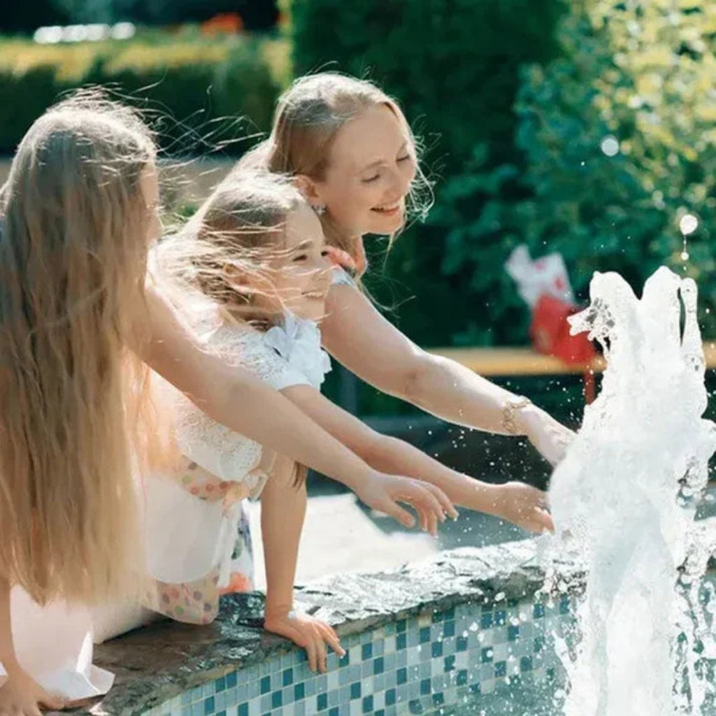 AquaFlow - Pompa Fontannowa z Trzema Dyszami i Regulowanym Strumieniem Wody