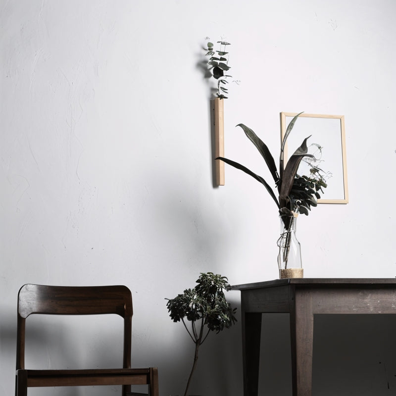 LeafNest – Wall-mounted Wooden Vase for Flower Display