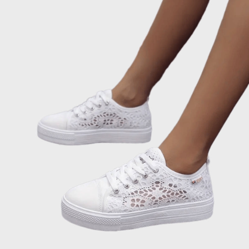Emilia – Low-Cut Lace-Up Shoes with Side Details and Secure Fit