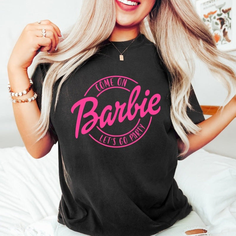 Bella - Klasyczny T-shirt z krótkimi rękawami, nadrukiem graficznym i okrągłym dekoltem