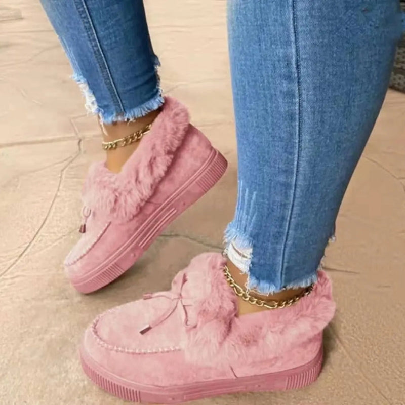 Amanda - Buty wsuwane z okrągłym noskiem, ozdobnym chwostem i wsuwanym wzorem