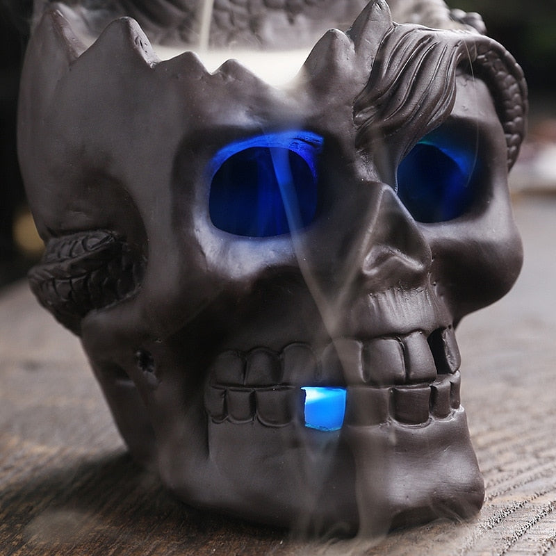 MystiSkull – Ardător de tămâie decorativ în formă de craniu cu efect misterios de fum