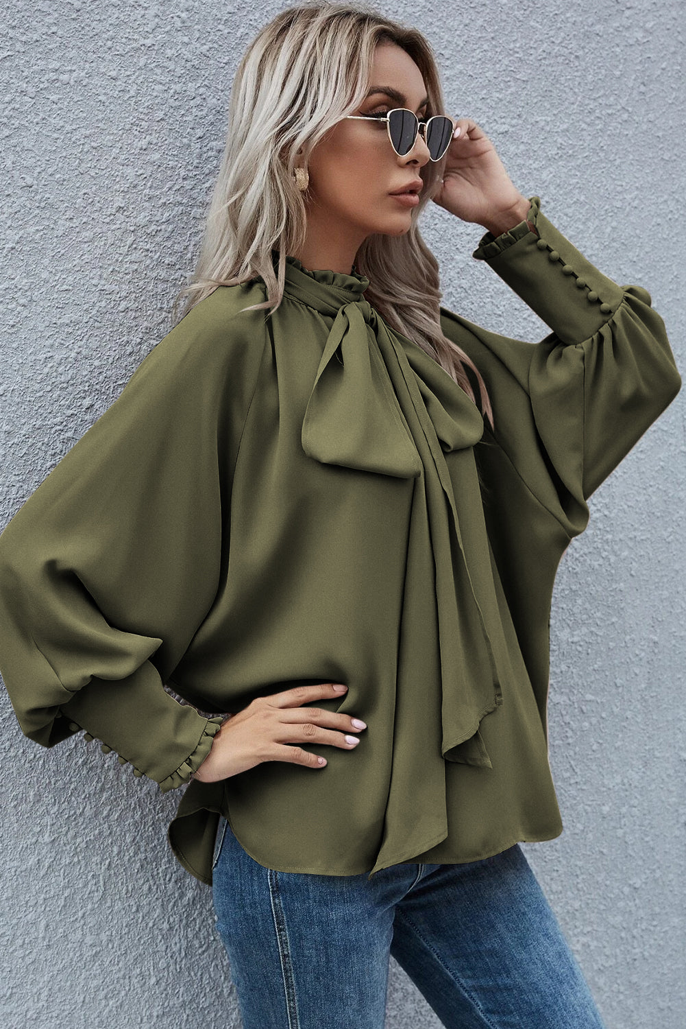 Mora – Bluza elegantă cu decolteu în formă de fluture și mâneci bufante
