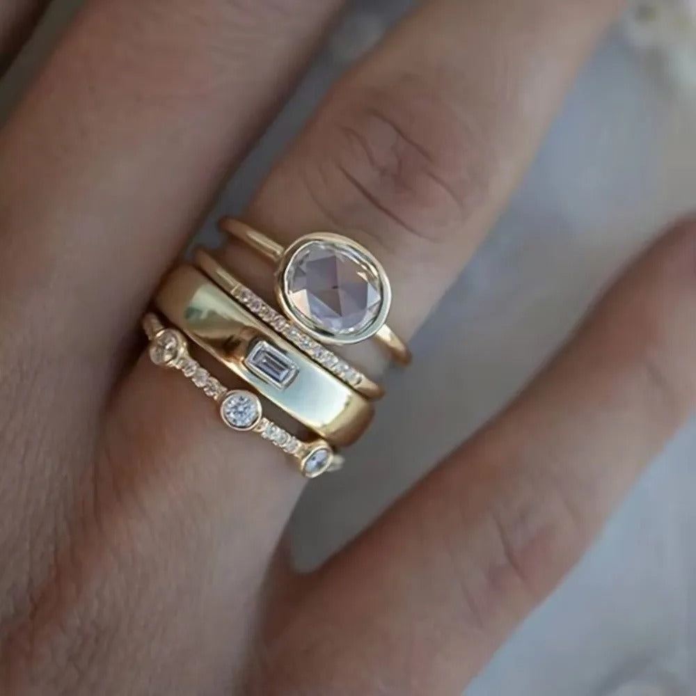 Isla – Elegant four-piece ring set with stacked details and a clean look