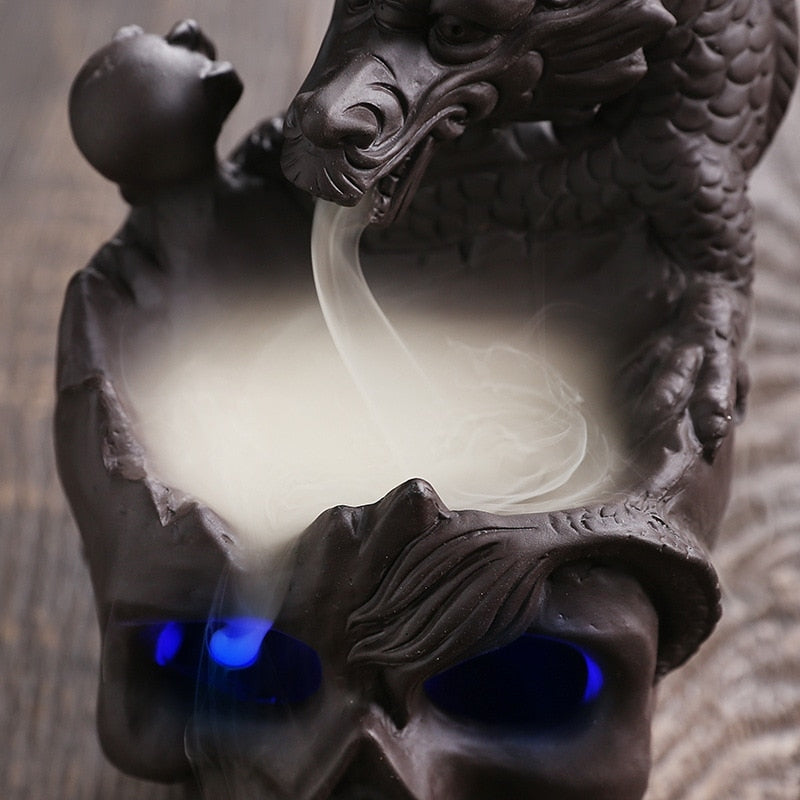 MystiSkull – Ardător de tămâie decorativ în formă de craniu cu efect misterios de fum