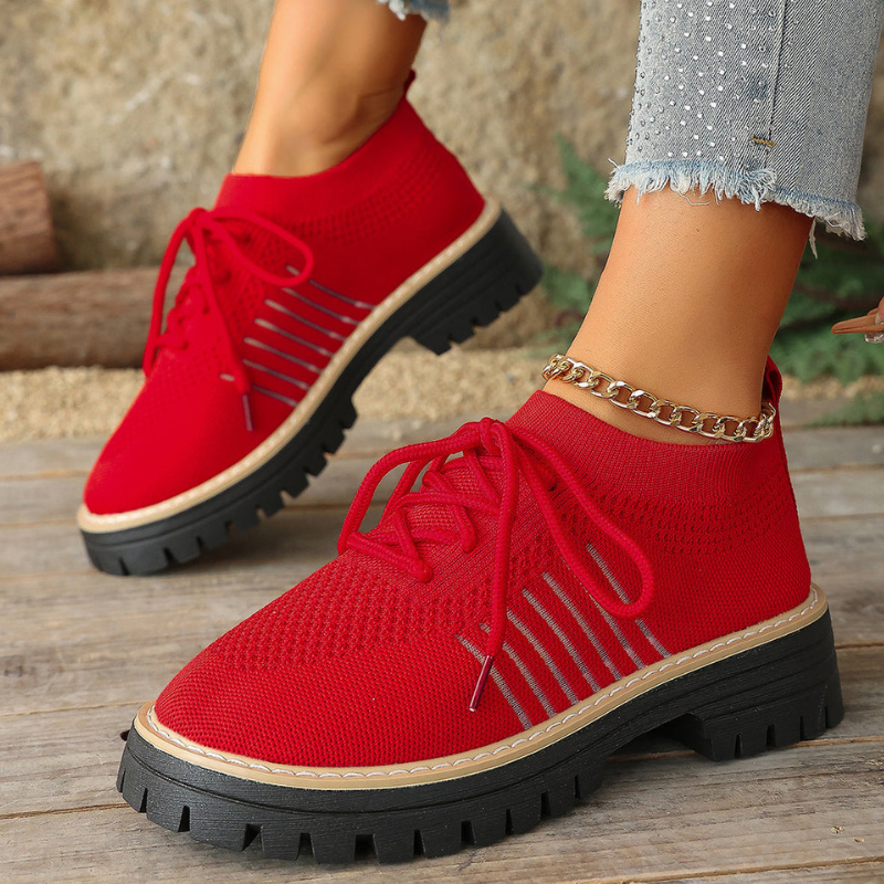 Orlyna – Buty wsuwane z ozdobnymi sznurówkami | Antypoślizgowa podeszwa dla stabilnego chodzenia | Codzienne, casualowe noszenie | Rozmiary 36–43 | Brązowy, Szary, Czarny, Jasnoszary, Różowy, Beżowy, Czerwony, Jasnoróżowy, Biały