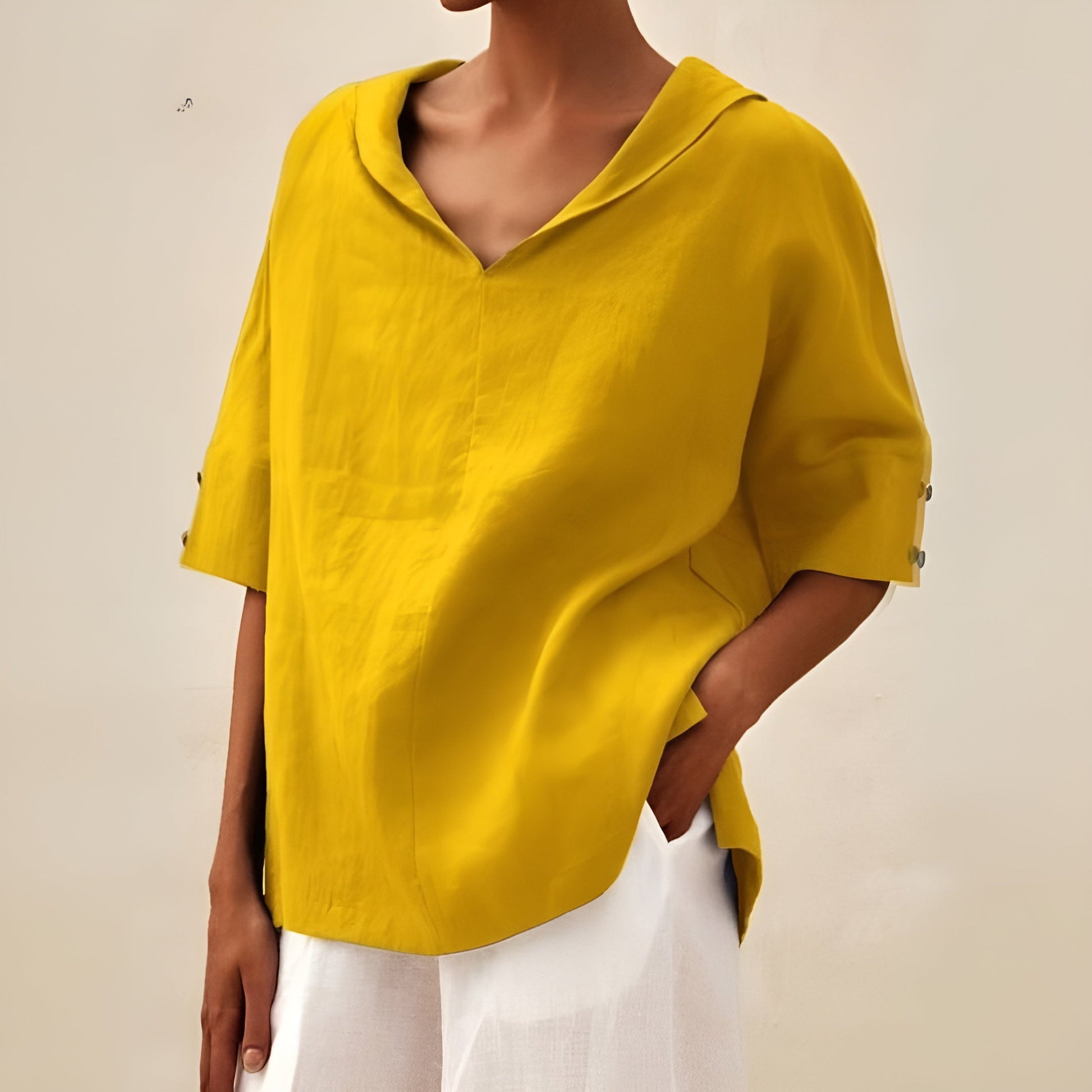 Sarah – Trendy top s krátkými rukávy a hlubokým výstřihem do V