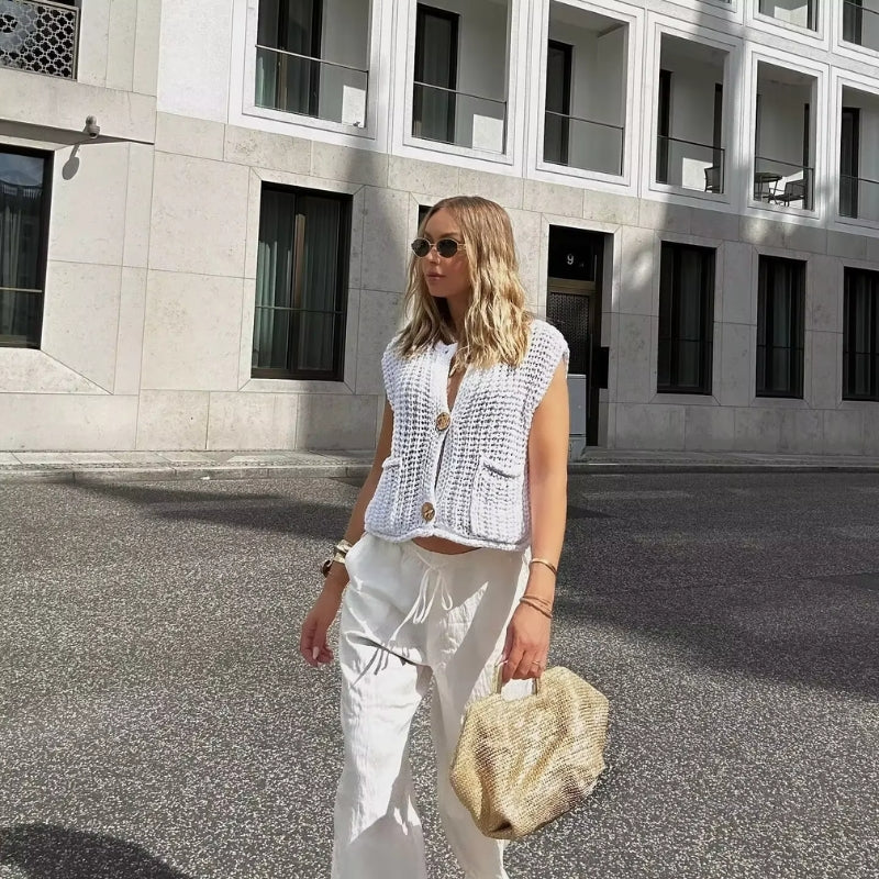 Brooklyn - Sleeveless cardigan with button front