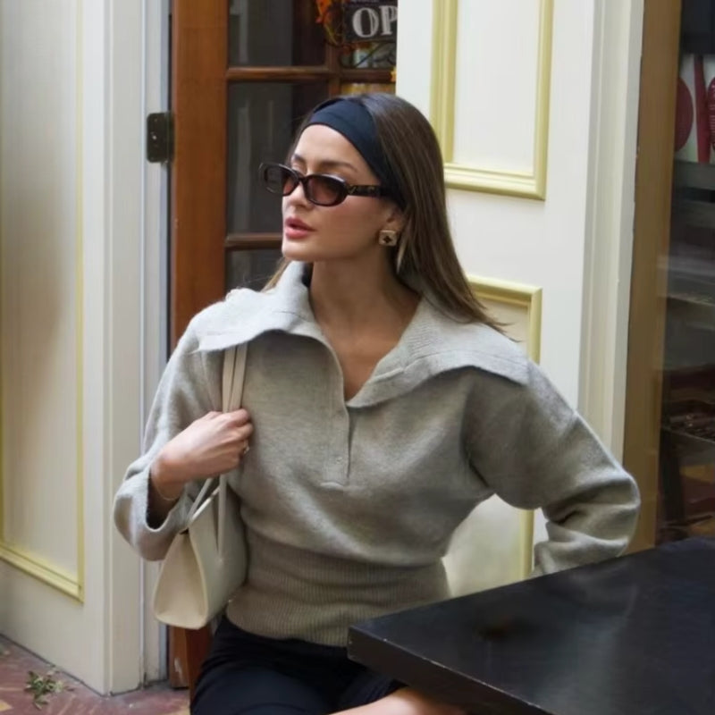 Freya – Long sleeve turn-down collar sweater with buttons