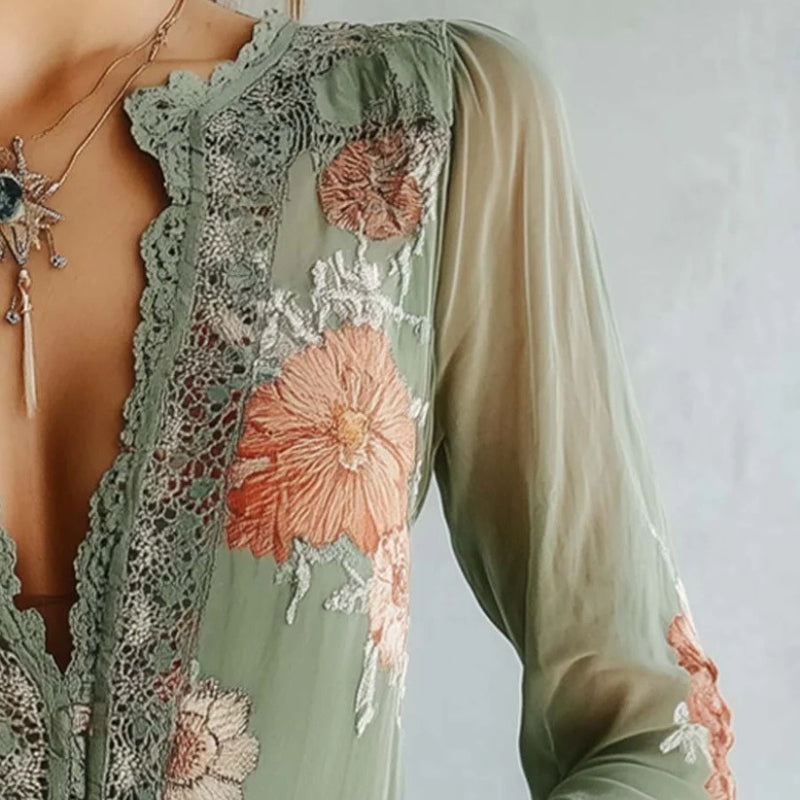 Hazel – Lightweight Floral Blouse with V-Neck and Long Sleeves