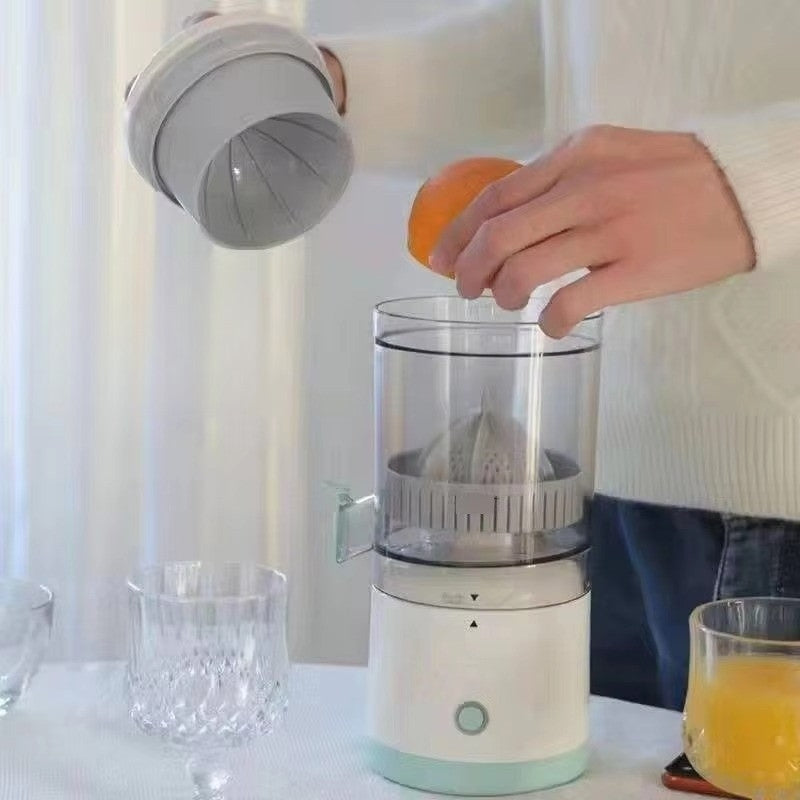 JuiceMate – Przenośna sokowirówka z przyciskami i ładowalnym designem