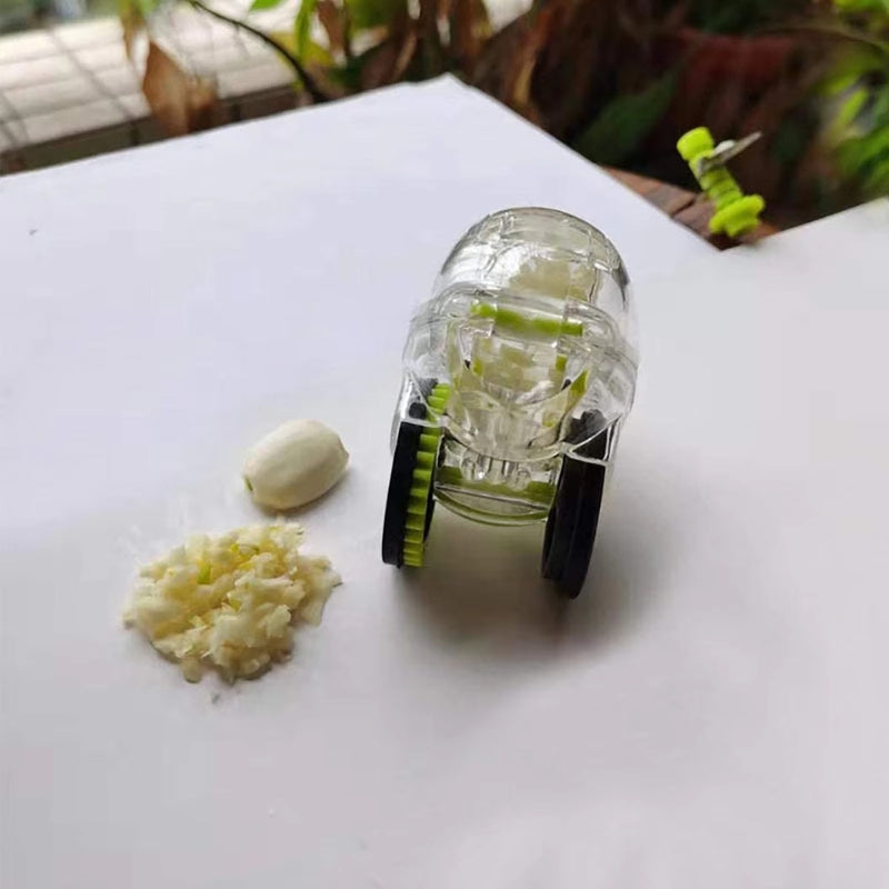 GarlicMate - Garlic Chopper with Wheels and Manual Operation