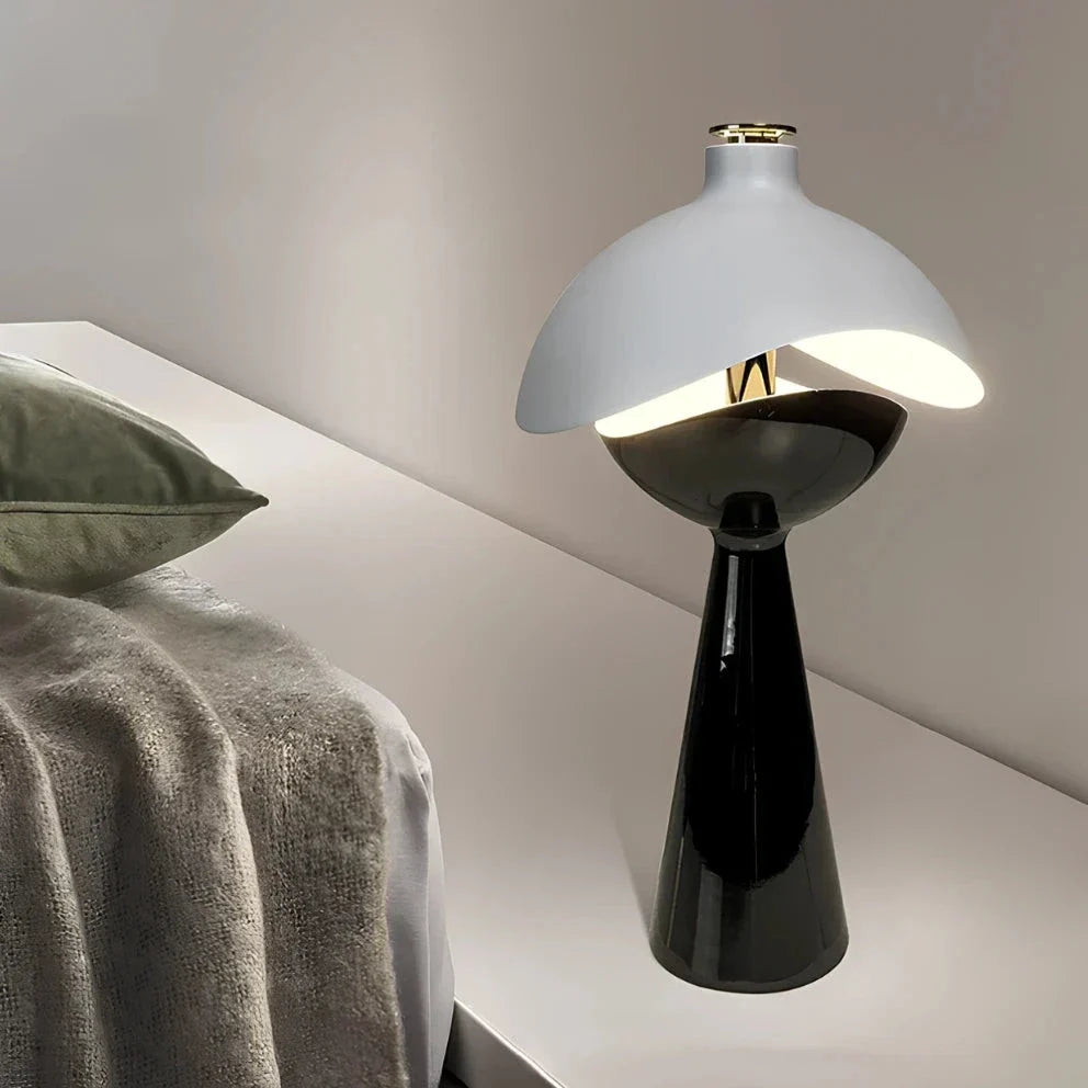Domelux - tvarovaná stolní lampa s překrývajícími se kopulemi