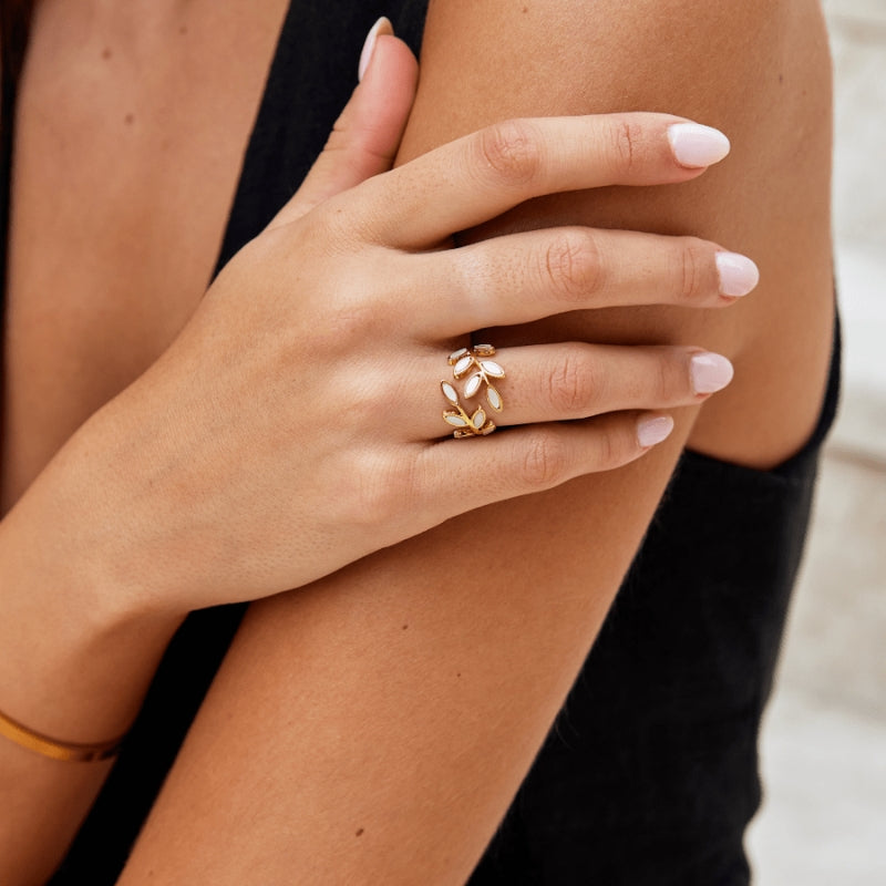 Elena – Bague réglable tendance avec délicat motif de branches et feuilles