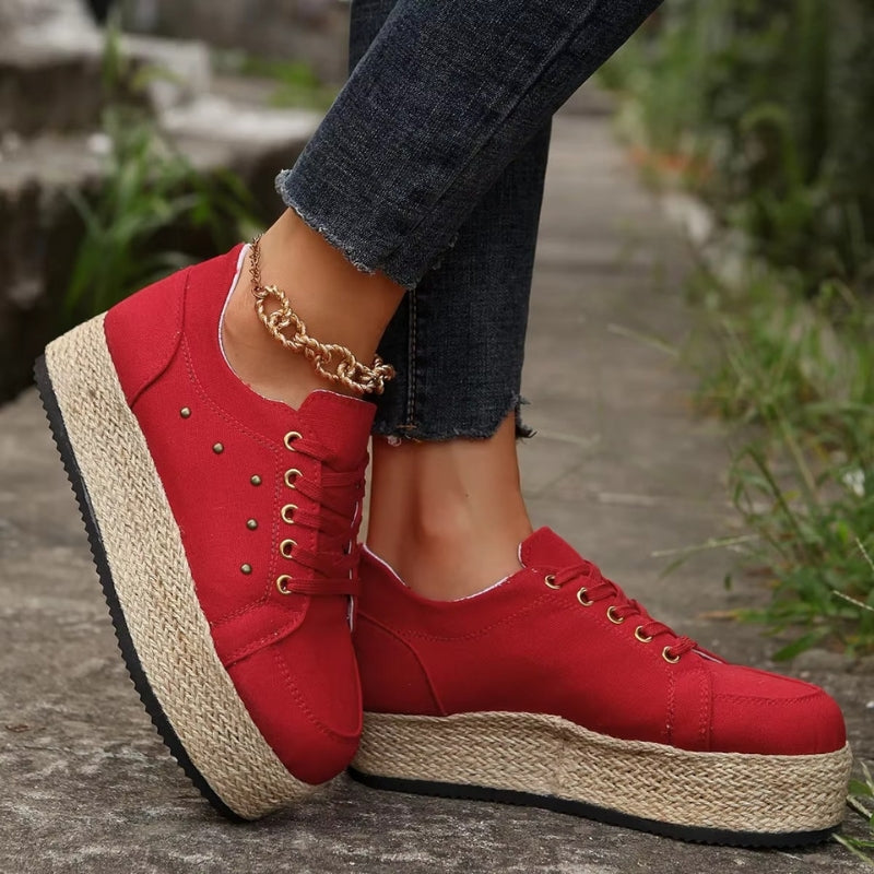 Emma - Round toe shoes with lace up closure