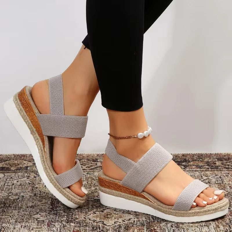 Women’s Chunky Sole Strap Sandals with Open Toe Design