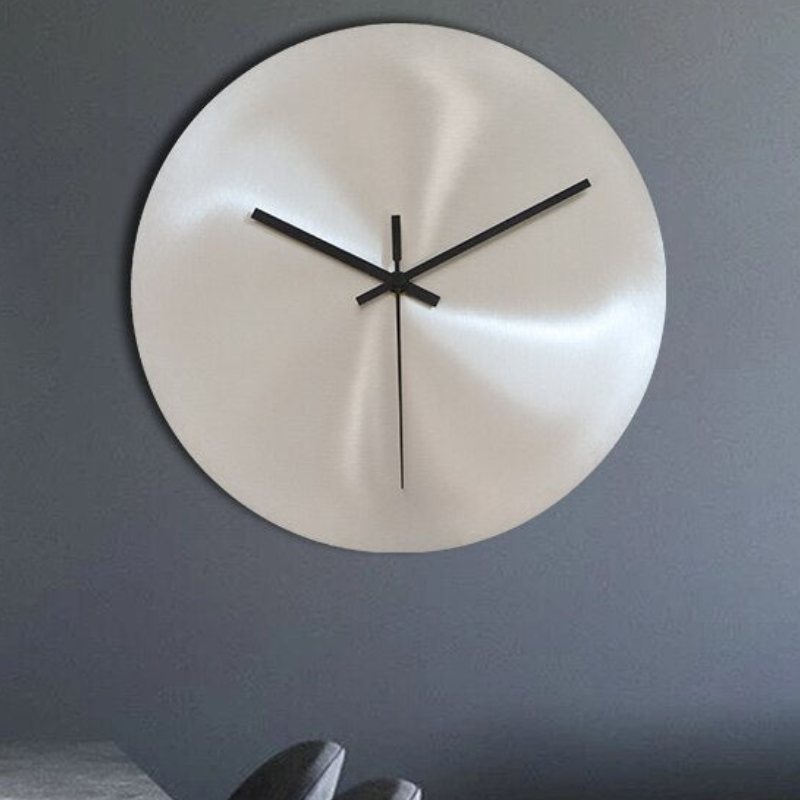 TijdHalo – Ronde Stalen Wandklok met Stil Uurwerk en Strak Design