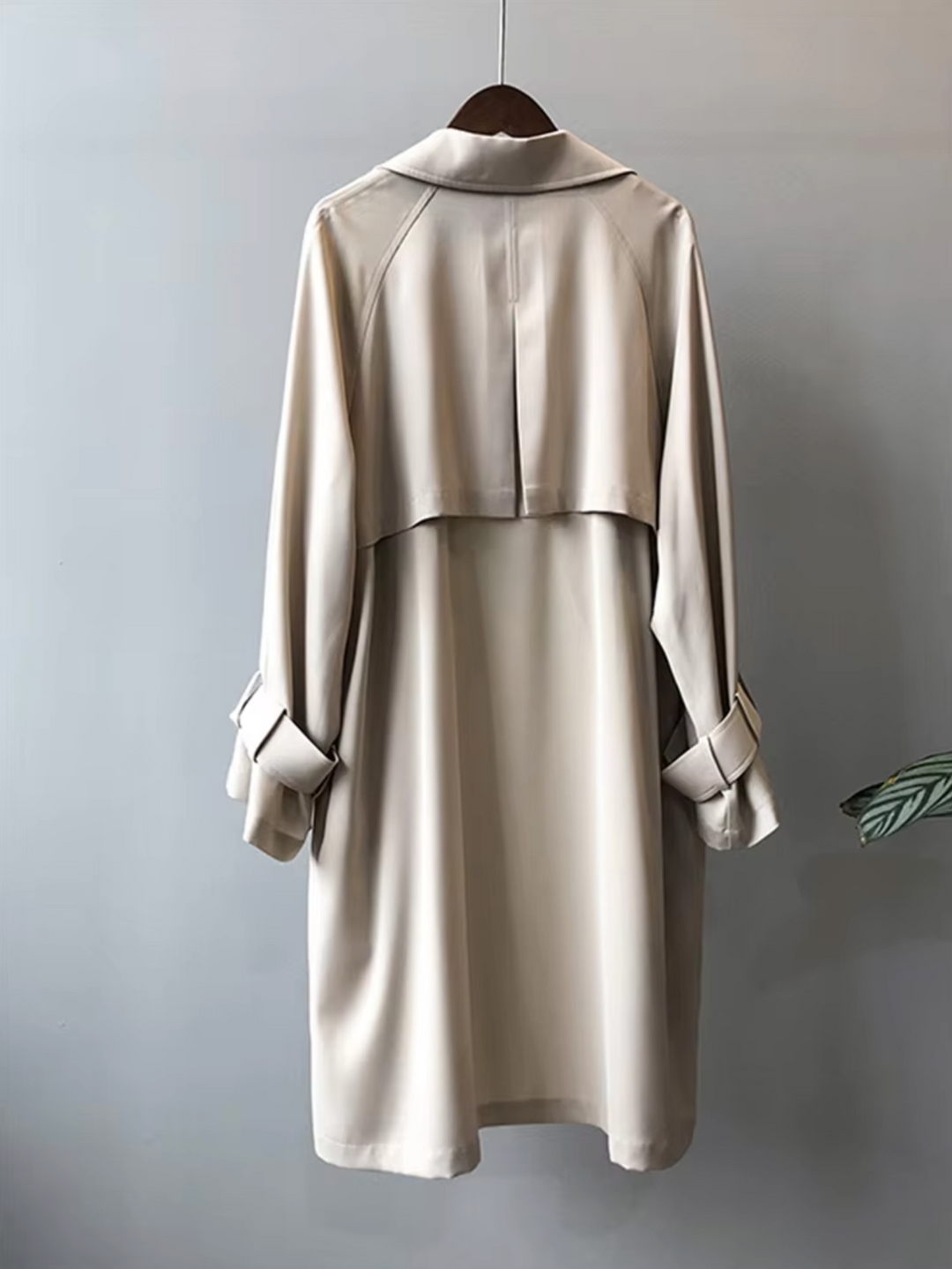 Isabella - Stylowy długi płaszcz z regulowanym paskiem i eleganckim krojem