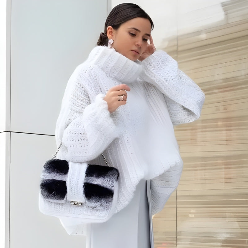 Chloe - Oversize’owy sweter z długim rękawem i golfem