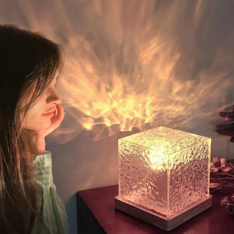 RippleGlow – Lampada Proiettore con Effetto Onde d’Acqua e Design Ricaricabile