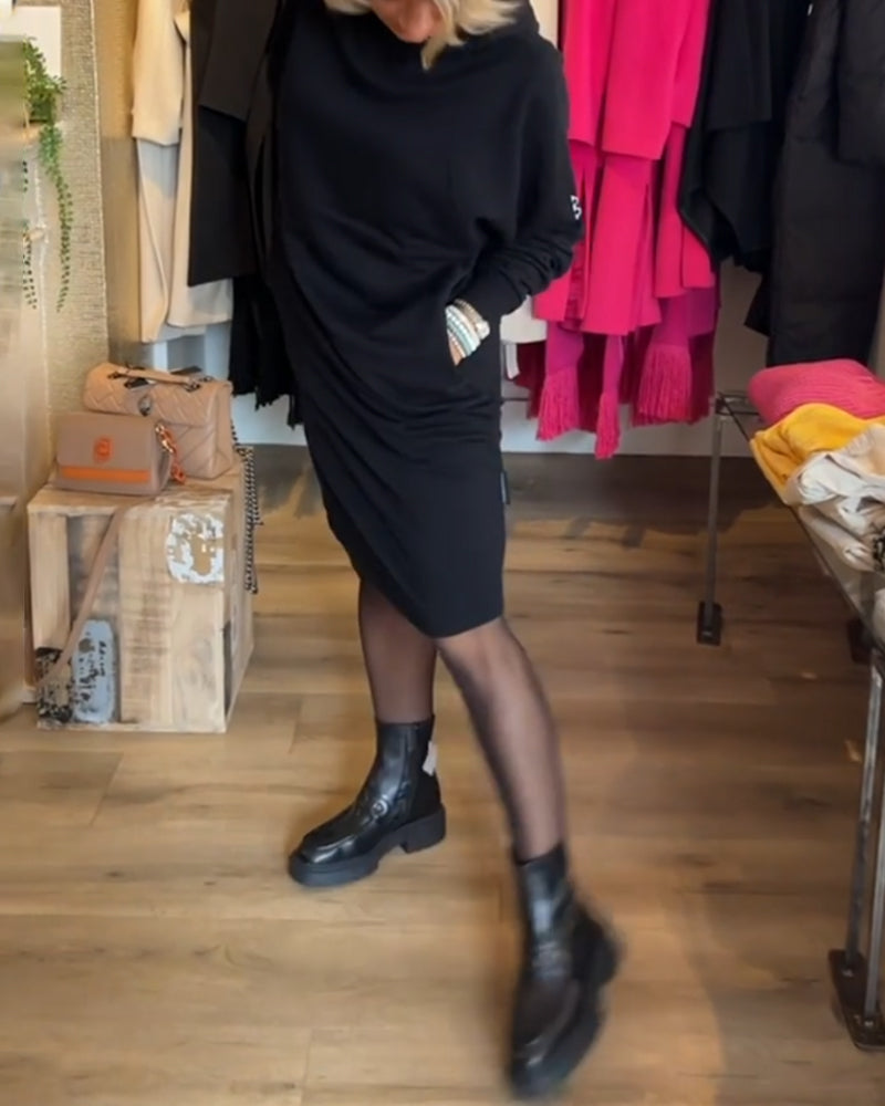 Eva - Cozy dress with hood and pockets