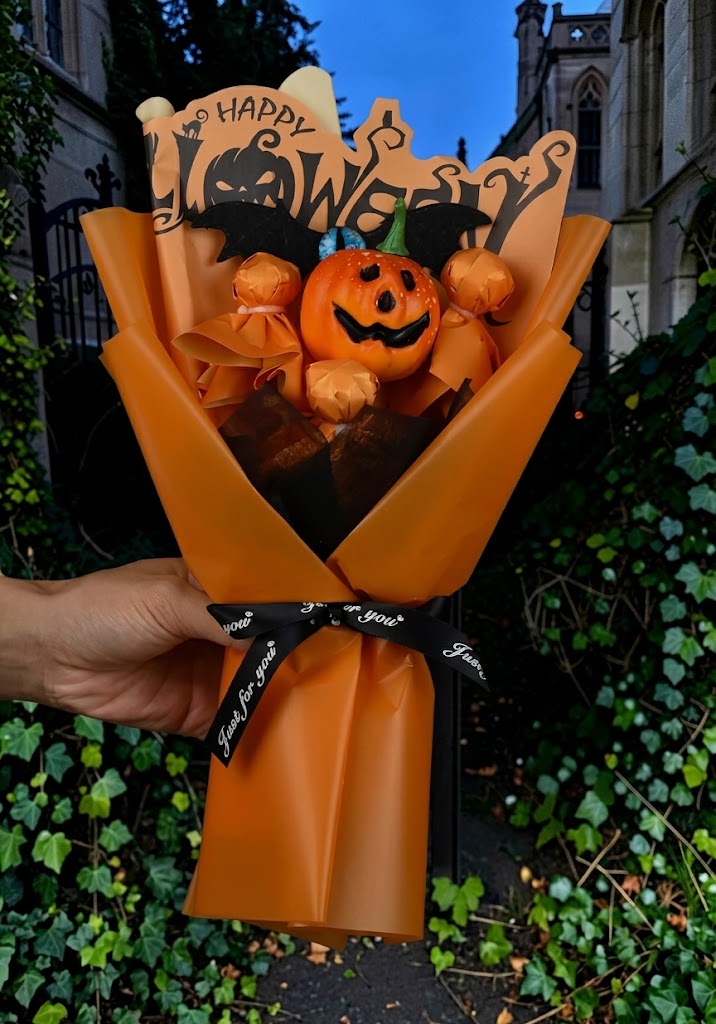 CozyBloom – Buchet de pluș Jack Skellington cu trandafiri decorativi