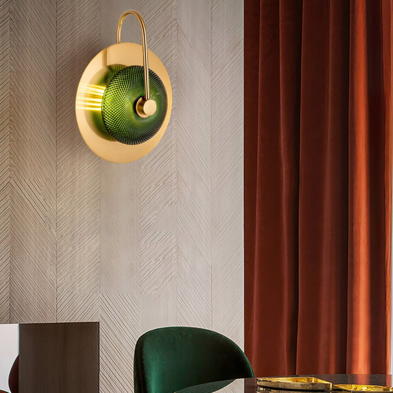 LumiVera – Lampada da parete con finitura dorata e paralume in vetro