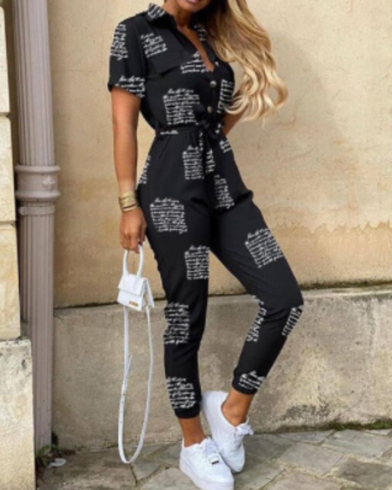 Diana – Salopetă elegantă cu pantaloni largi, nasturi, croială lejeră și mâneci scurte