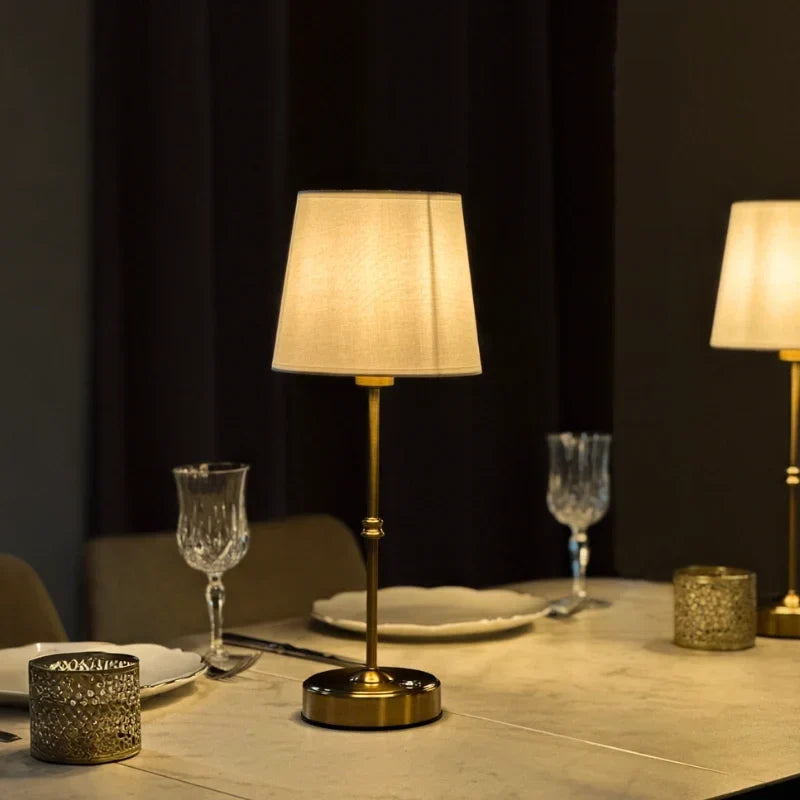 Brushedora - Lampada da tavolo senza fili con base in metallo spazzolato