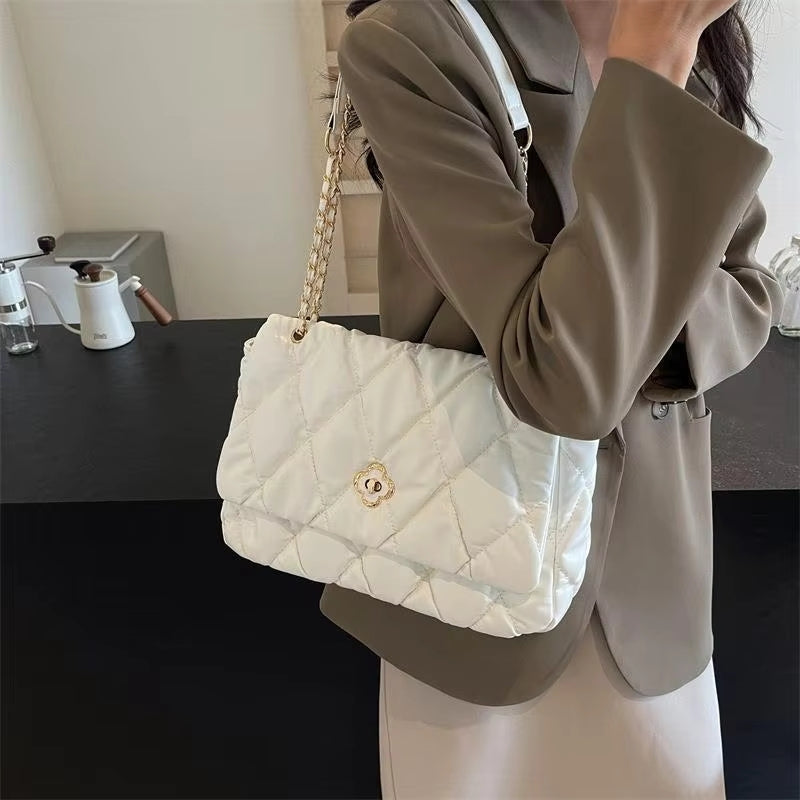 Dahlia – Borsa a tracolla a grande capacità con catena e zip