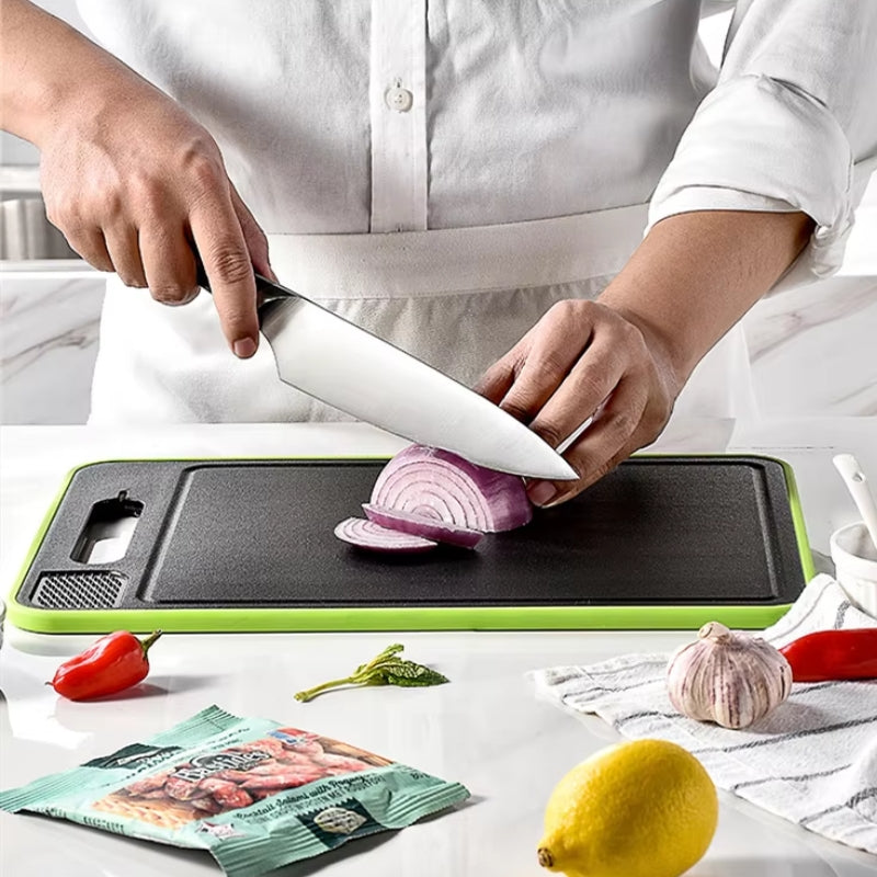 KitchenEdge - Oboustranná krájecí deska s brouskem na nože a lisem na česnek