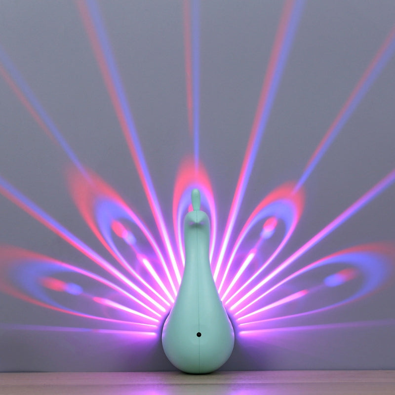 LumiPea – Moderné pávie nástenné svietidlo s 3D umeleckým dizajnom