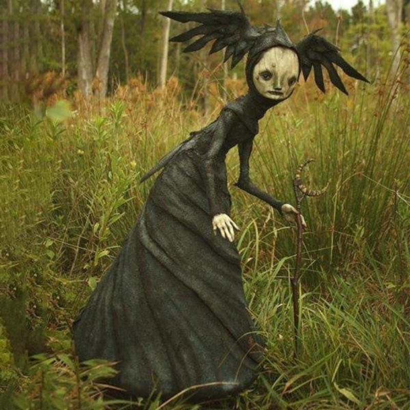 Gotická figurka čarodějnice pro halloweenskou výzdobu