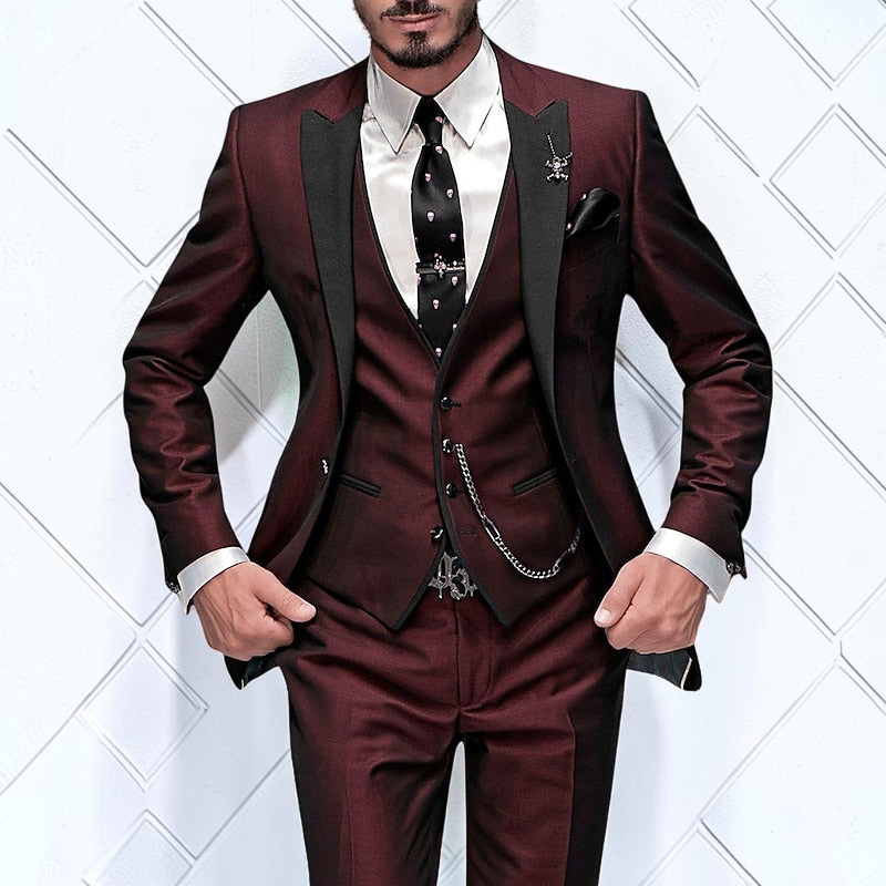 Veston – trzyczęściowy zestaw garniturowy z marynarką, kamizelką i spodniami o prostym kroju