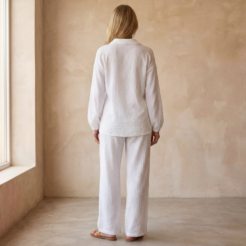Ensemble deux pièces : haut à manches longues et pantalon droit