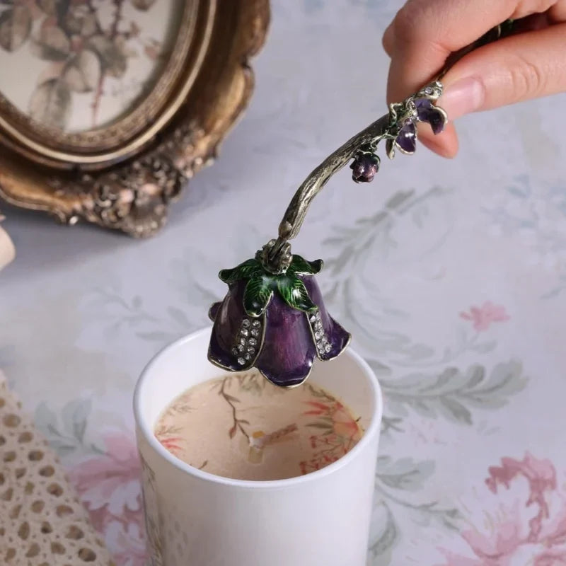BloomSnuffer - Candle Snuffer With Floral Motifs