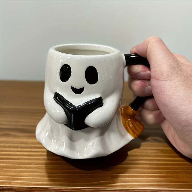 Tazza fantasma di Halloween con un design carino