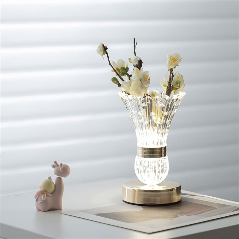 LumaBloom – Elegantná stolová lampa s kryštalickým telom v tvare vázy a okrúhlou základňou