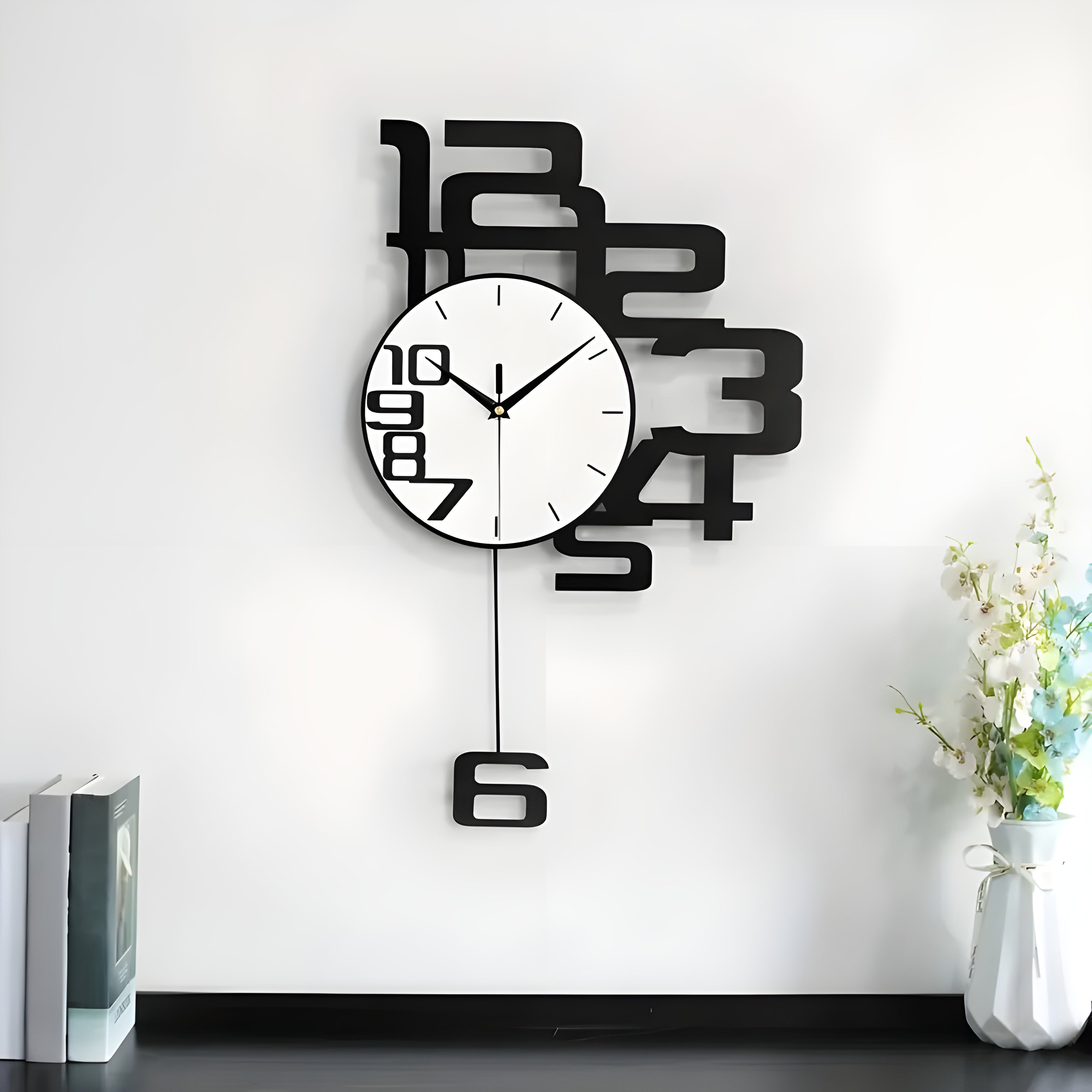 DecoTime - Orologio da parete silenzioso con numeri e design moderno bilanciato