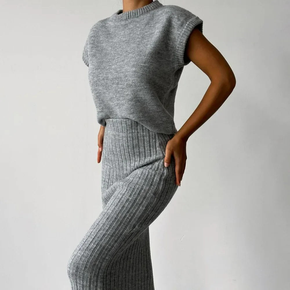 Sophia - Elegancki dzianinowy komplet z krótką bluzką i prążkowaną spódnicą midi