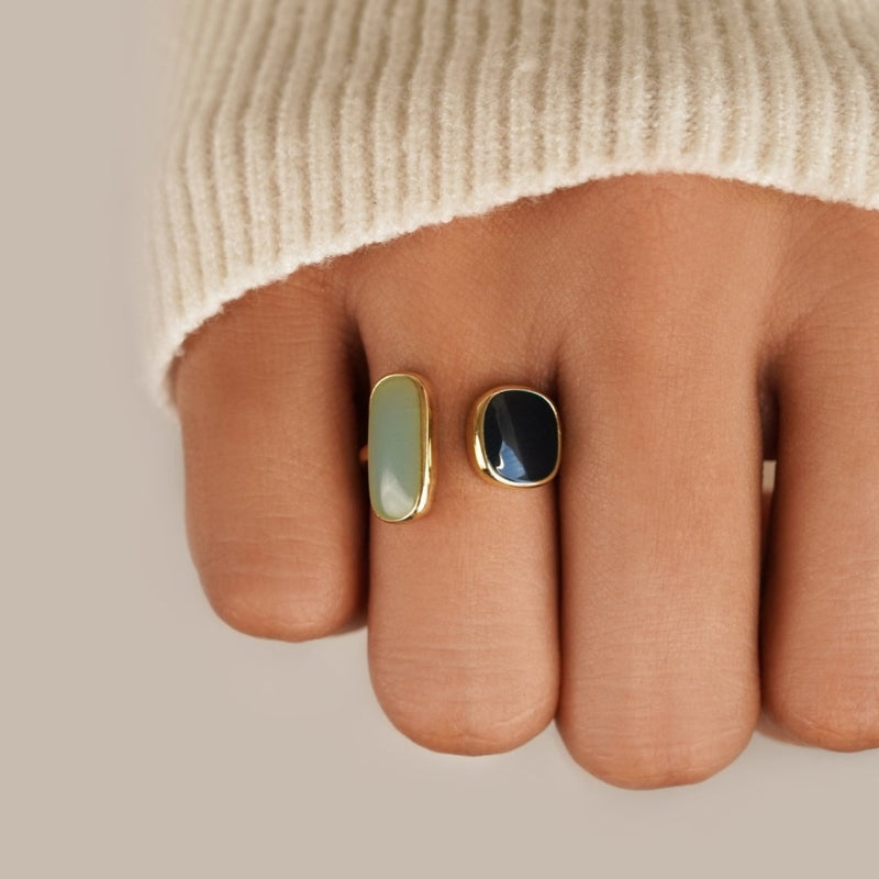 Selina – Elegant wrap ring with two rectangular stones and open fit