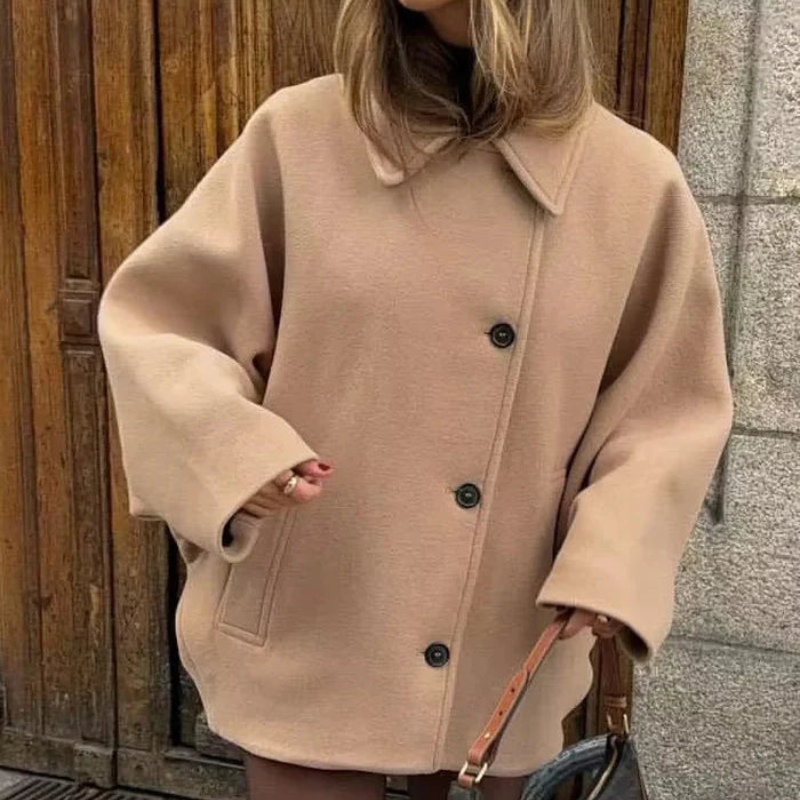 Harper – Cappotto oversize con chiusura a bottoni, colletto e tasche frontali