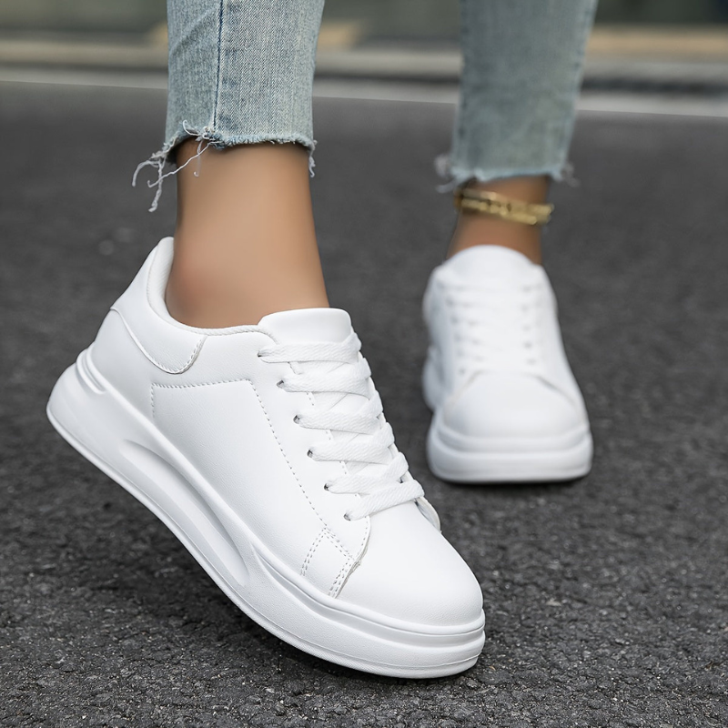 Nivara - Flat non-slip sole sneakers with lace-up closure